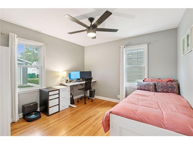 Building Photo - 3040 Hampshire Ave S