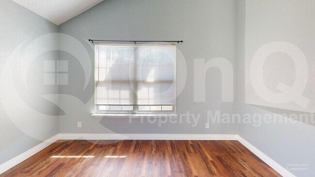 Building Photo - 1517 Yorkshire Dr