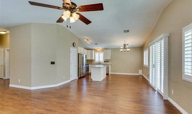 Building Photo - 8841 Spinning Wheel Ave