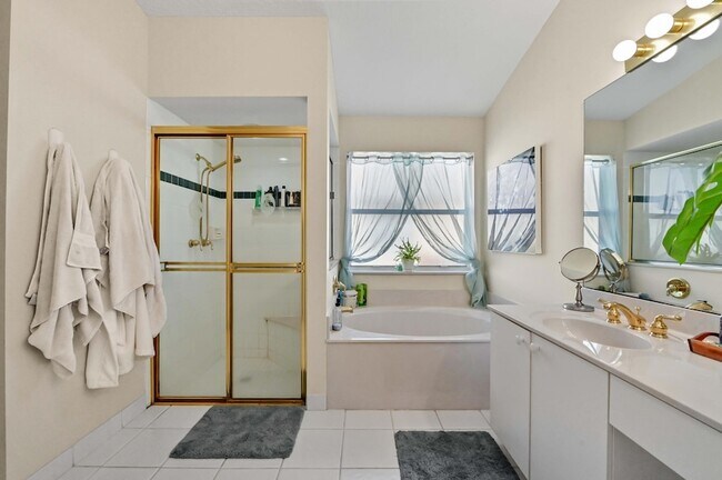 Building Photo - 865 SE Westminster Pl