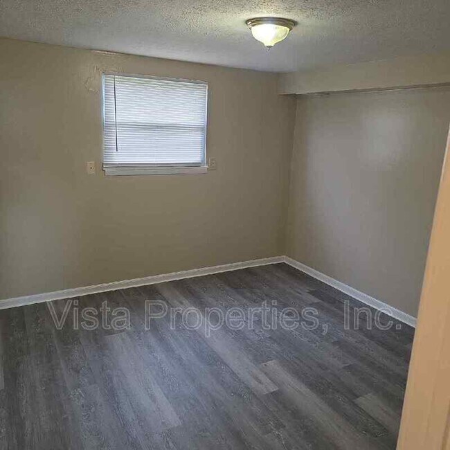 Building Photo - 4902 Saddlebrook Ln