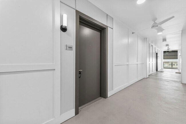 Building Photo - Modern 1/1 Condo in The Colony
