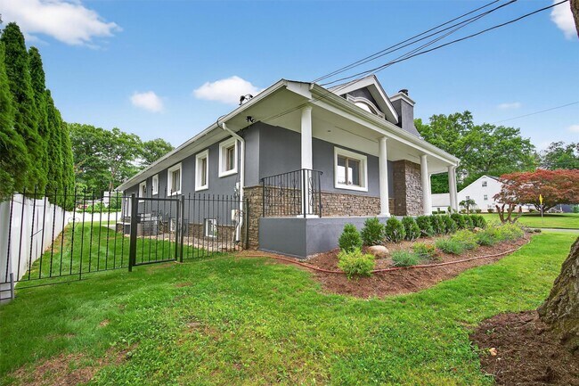Building Photo - 13 Ellsworth Dr
