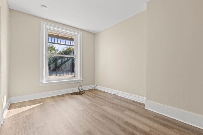 Building Photo - Spacious 4 Bedroom Single Family on Susquehanna St