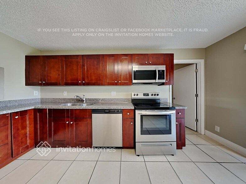 Building Photo - 5051 Boa Cir