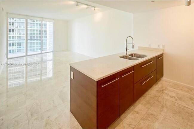 Building Photo - 475 Brickell Ave