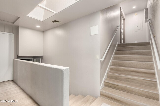 Building Photo - 6526 N 37th St