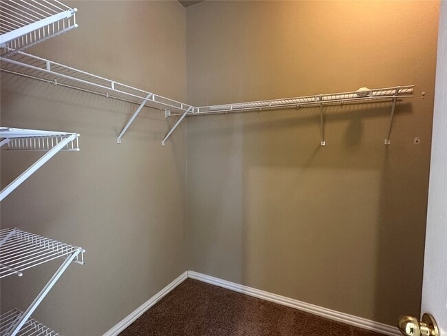 Building Photo - 8466 Davis Dr