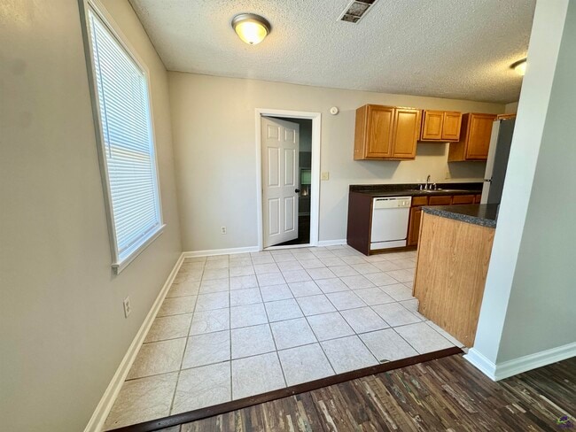 Building Photo - 102 Varee Dr