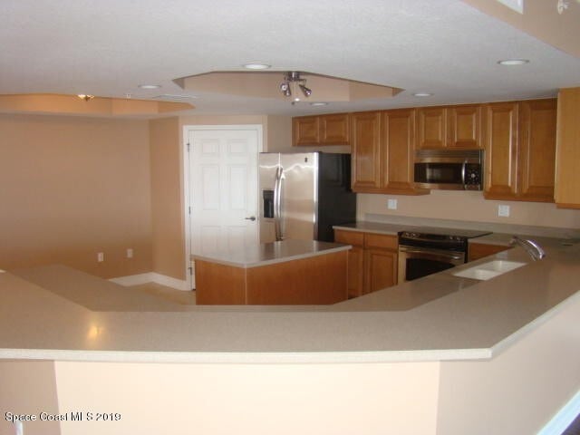 Building Photo - Water front condo