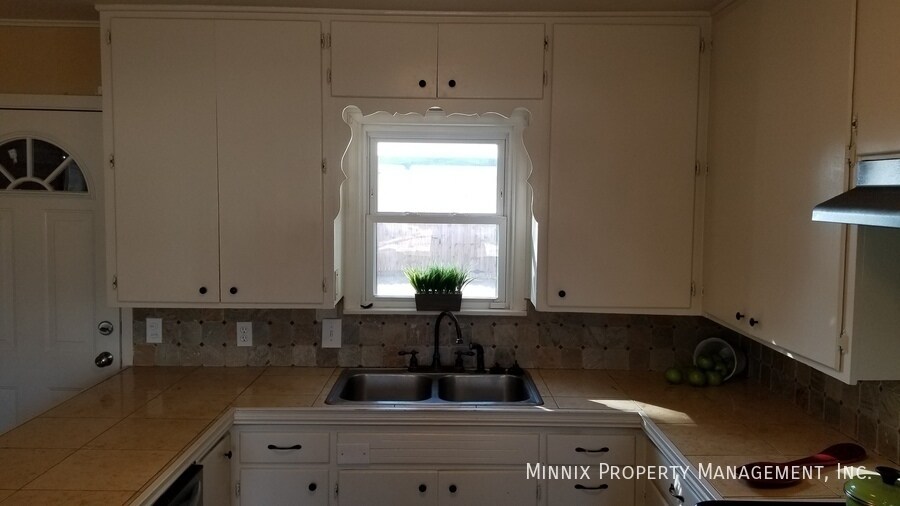 Building Photo - 3005 49th St