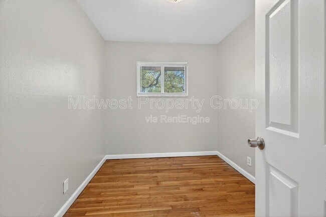 Building Photo - 257 Glen Garry Rd