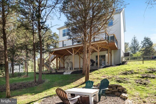 Building Photo - 321 Whispering Echos Dr