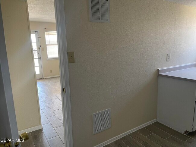Building Photo - 705 Springfire Dr