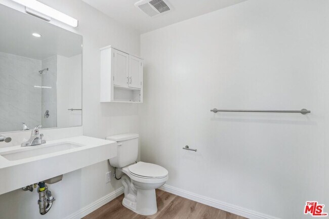 Building Photo - 951 S Wilton Pl
