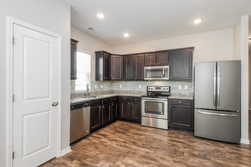 Building Photo - 13 Easy Goer Ct