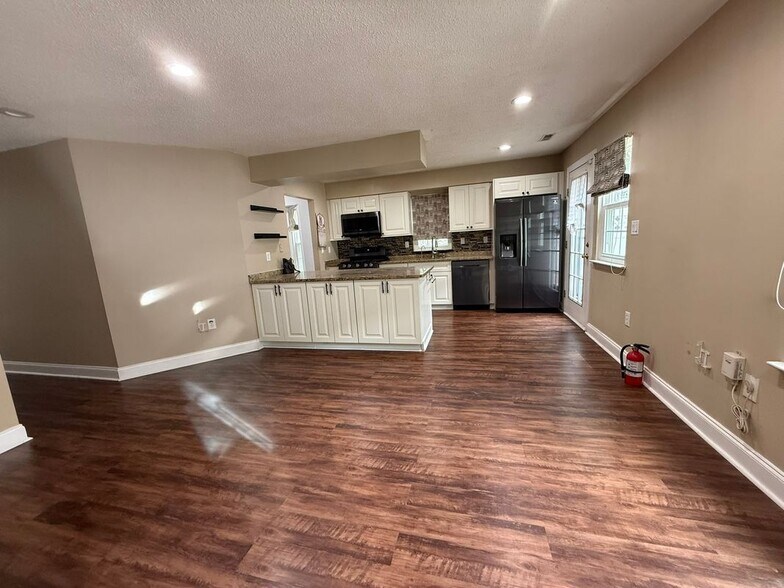 Building Photo - 88 Sapphire Ln