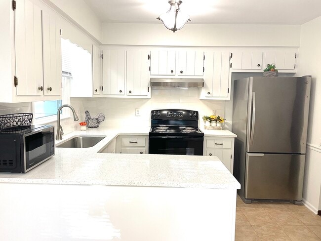 Building Photo - 102 Chevis Dr