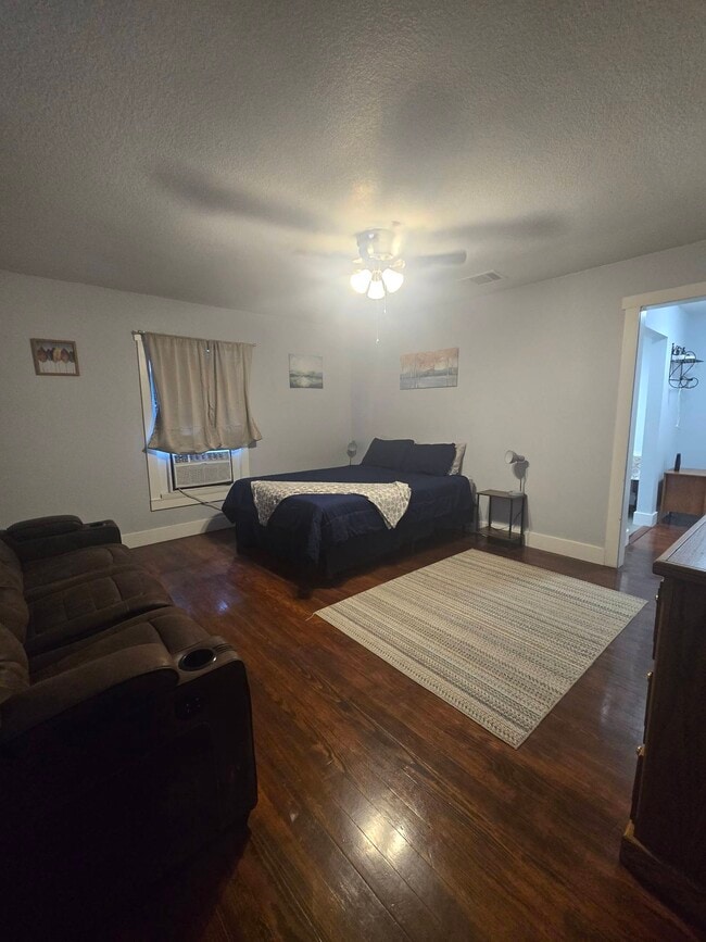 Building Photo - 1305 N Main St