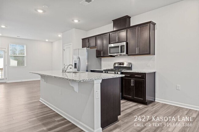 Building Photo - 2427 Kasota Ln