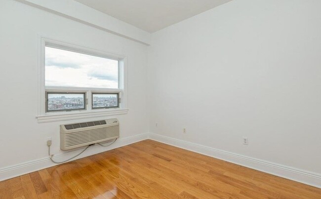 Building Photo - 809-815 22nd St