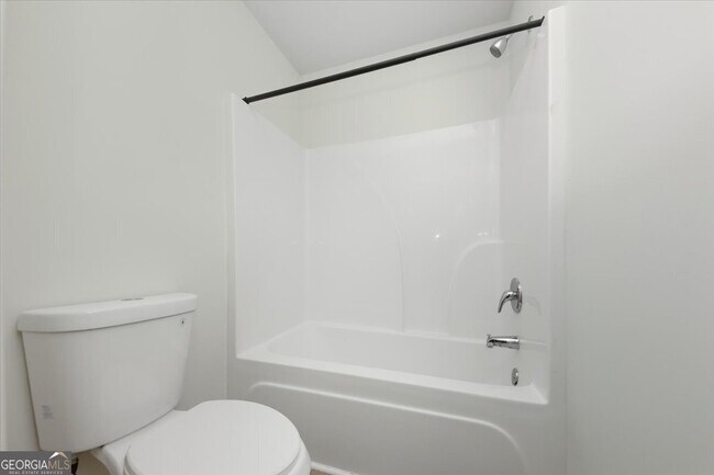 Building Photo - 541 Tulip Ln