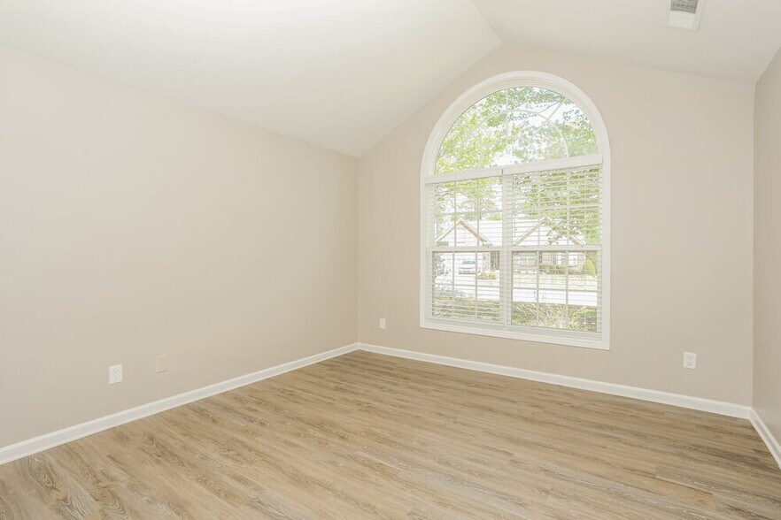 Building Photo - 402 Black Fox Dr