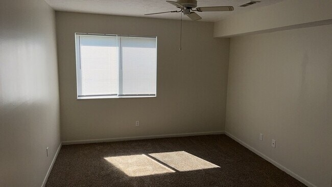 Building Photo - 1420 Lake Pointe Way