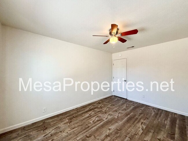 Building Photo - 820 Caliente Dr