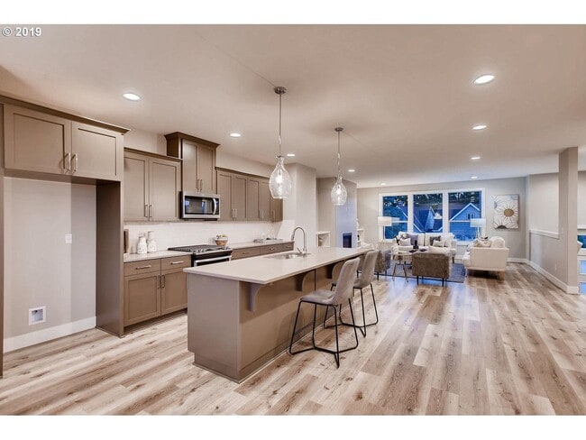 Building Photo - Great newer 3 story Townhouse behind Cooper Mountain elementary
