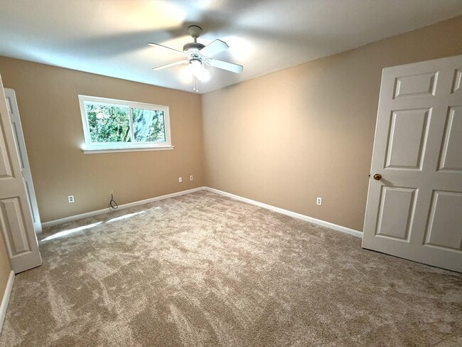 Building Photo - 514 Teal Ln