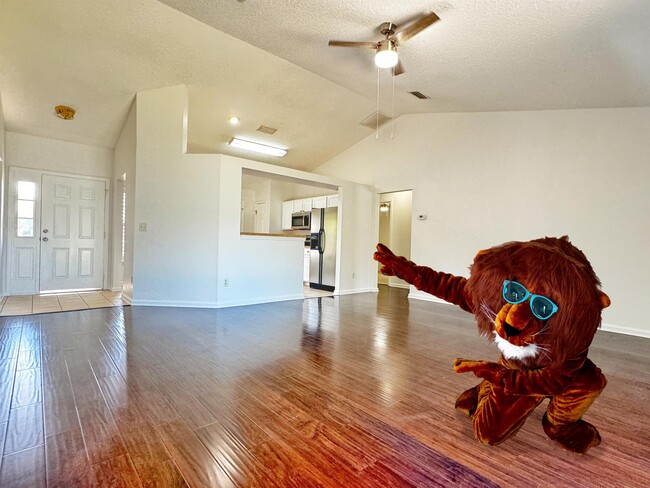Building Photo - 1709 S Summer Ridge Ct