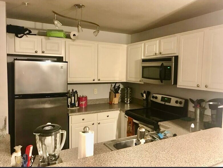 Building Photo - 8889 Caminito Plaza Centro