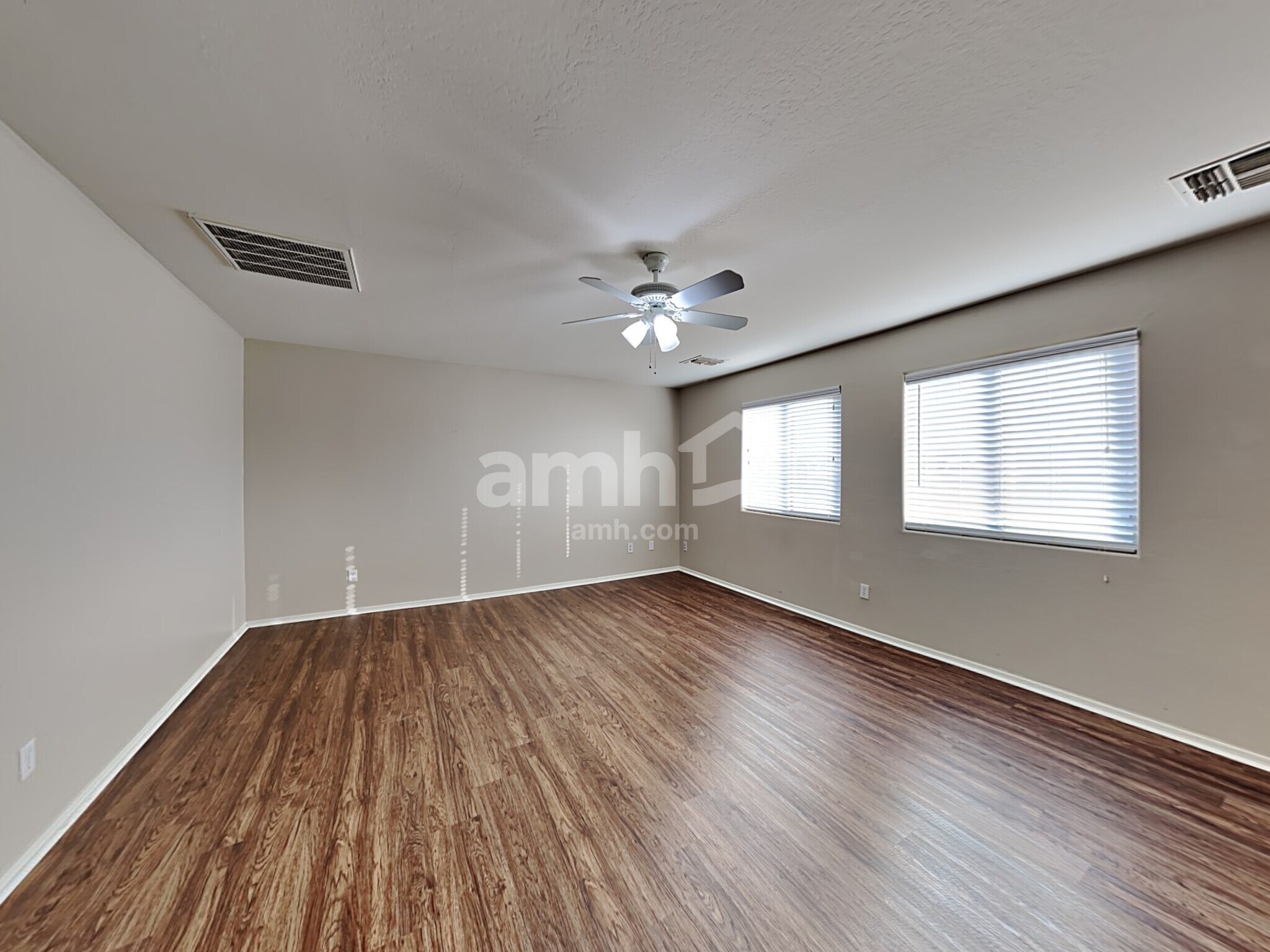 Building Photo - 6911 W Irwin Ave