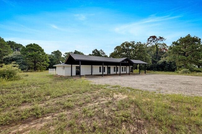 Building Photo - 19470 U.S. Hwy 69 N