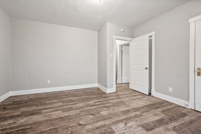 Building Photo - 101-103 E Agnew Avenue