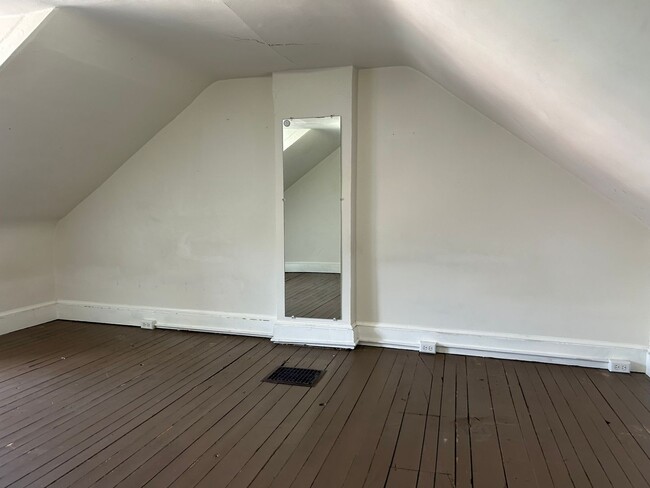 Building Photo - Welcoming 3 Bedroom in Lancaster City