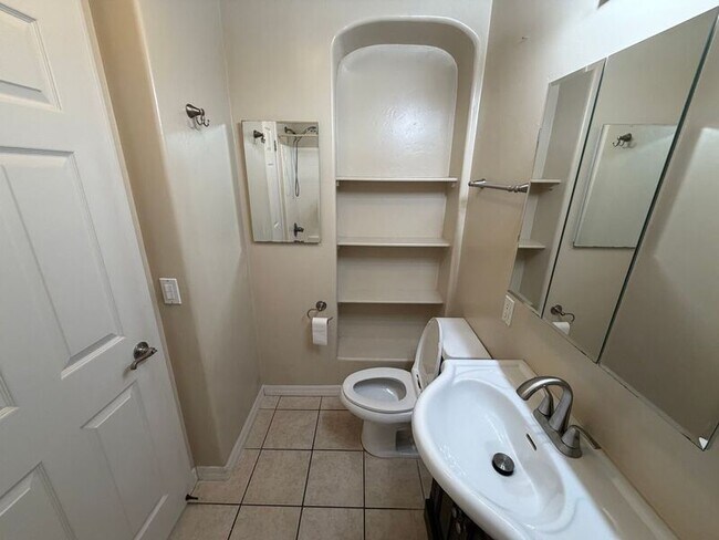Building Photo - 5402 Balboa Arms Dr