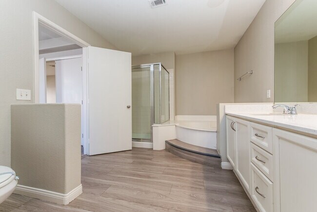 Building Photo - 3337 Epson St