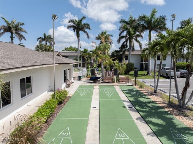 Building Photo - 5483 Peppertree Dr