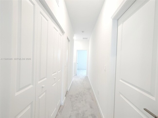 Building Photo - 400 SE Crossoak Ln