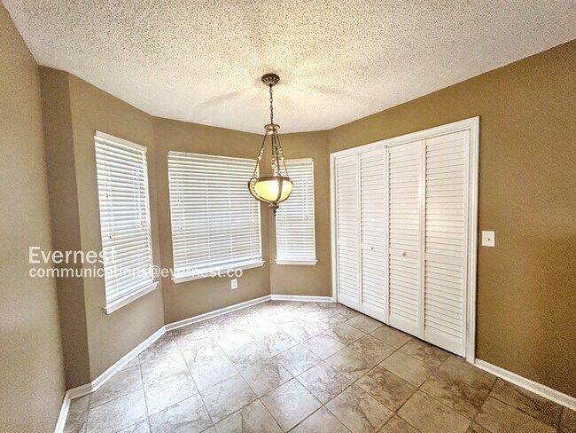 Building Photo - 7105 Mahogany Dr