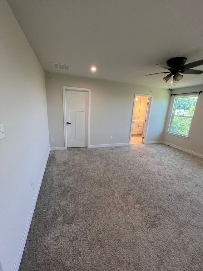 Building Photo - 437 Greenwood Dr