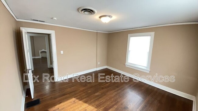 Building Photo - 15 Vassar Dr