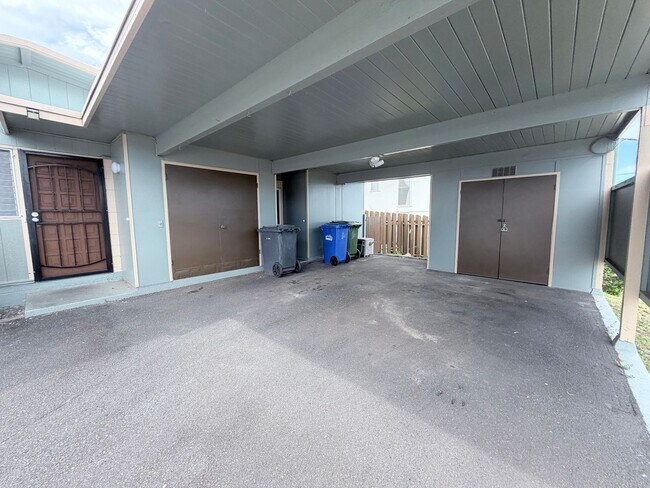 Building Photo - 1427 Puanakau St