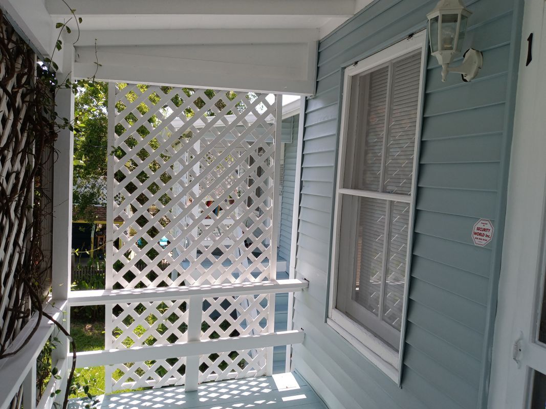 Building Photo - 2924 1/2 Bernardo De Galvez Ave