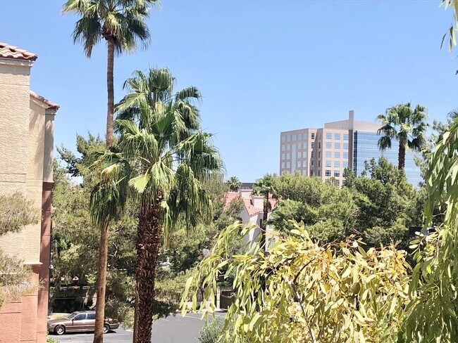 Building Photo - Meridian Luxury Condo. 1 Bd 1 Ba, Utilitie...