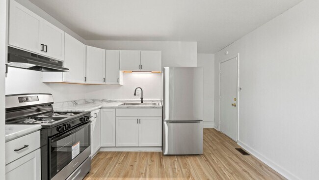 Building Photo - COMING SOON! 3 BEDROOM HOME!