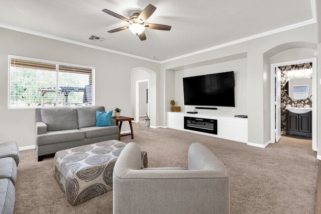Building Photo - Stylish Home with Loft, Den, Great Room & ...