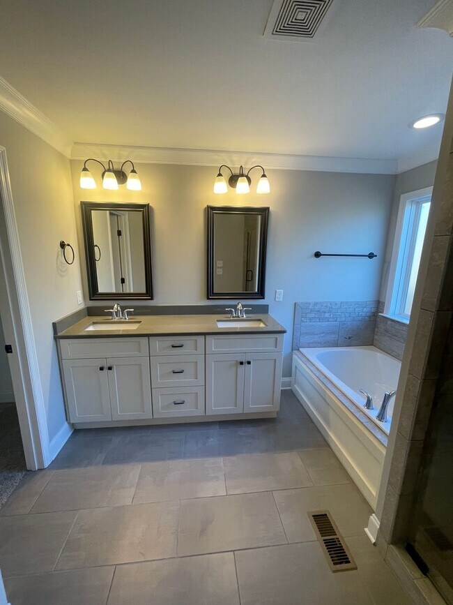 Building Photo - Home For Rent in Ooltewah! 4 Bedrooms + Finished Basement